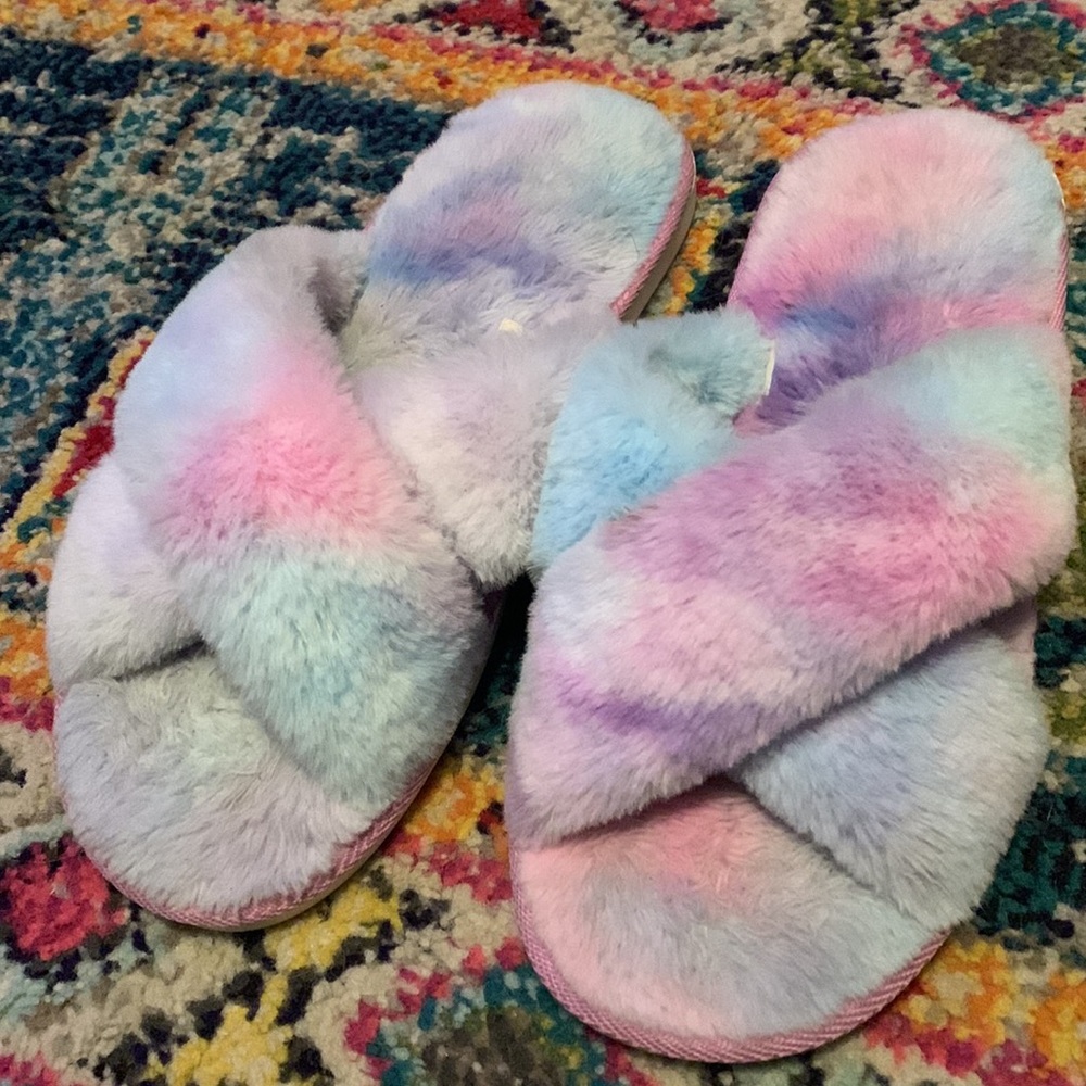 Wanna B plush criss cross Sz 41-42 pink and blue EUC